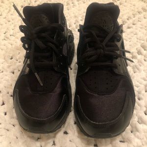 Black Nike huarache